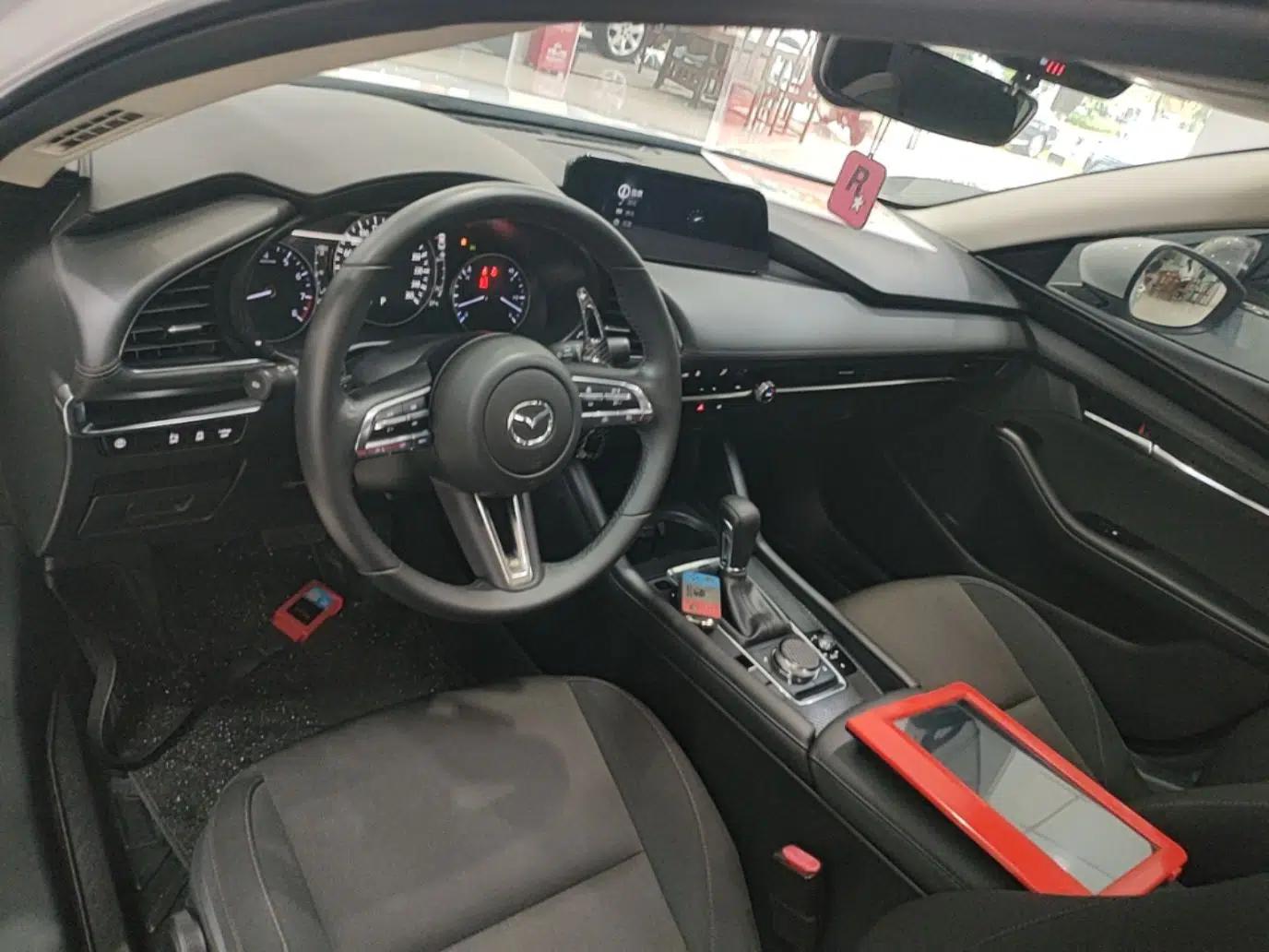 Mazda 3 Axela 2022 2.0L Automatic ZhiXuan Edition — миниатюра 13