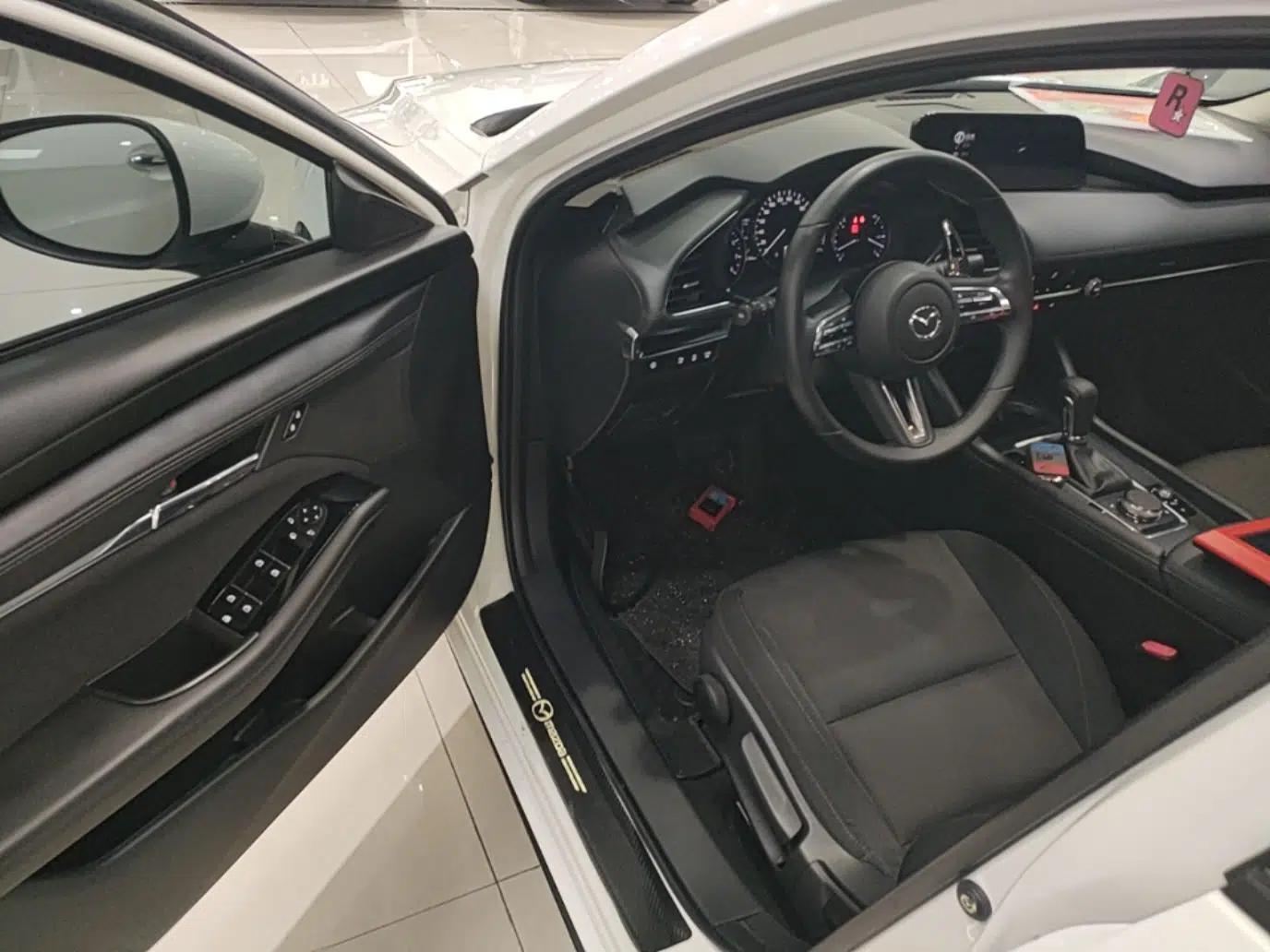 Mazda 3 Axela 2022 2.0L Automatic ZhiXuan Edition — миниатюра 19