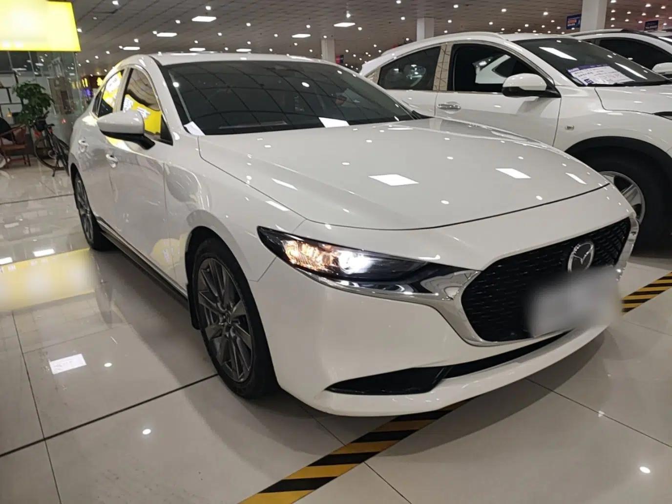 Mazda 3 Axela 2022 2.0L Automatic ZhiXuan Edition — миниатюра 3