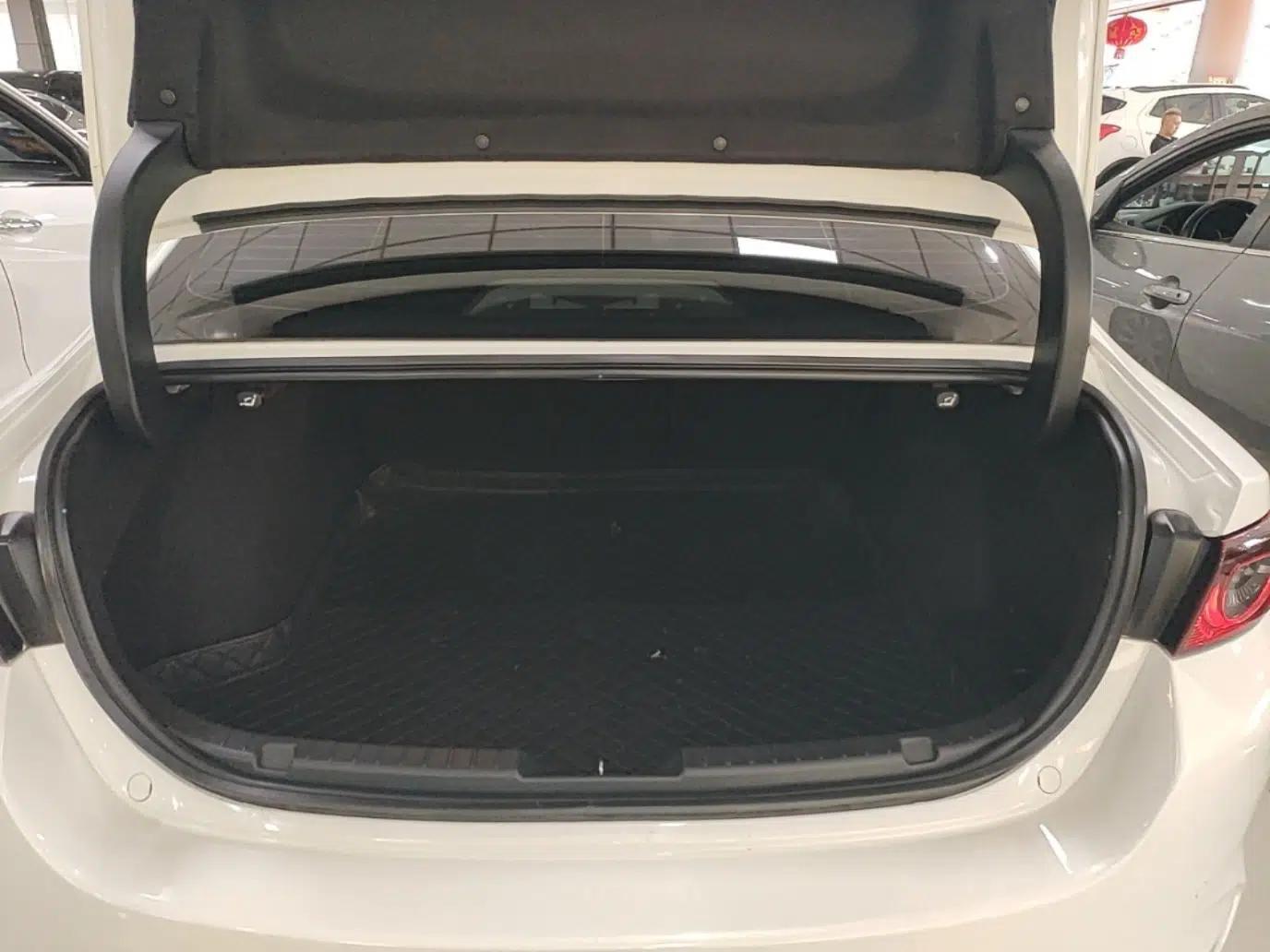 Mazda 3 Axela 2022 2.0L Automatic ZhiXuan Edition — миниатюра 22