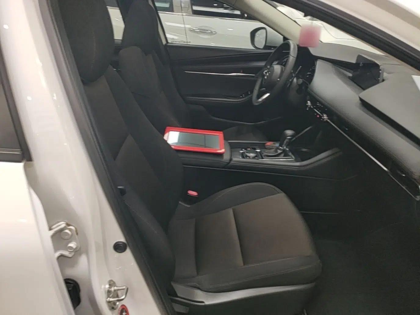 Mazda 3 Axela 2022 2.0L Automatic ZhiXuan Edition — миниатюра 23