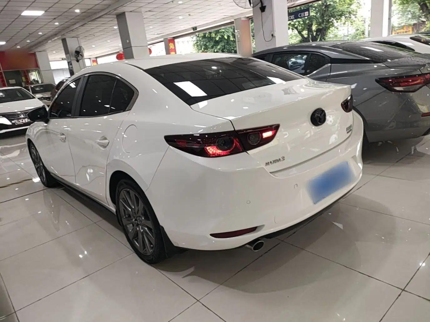 Mazda 3 Axela 2022 2.0L Automatic ZhiXuan Edition — миниатюра 4