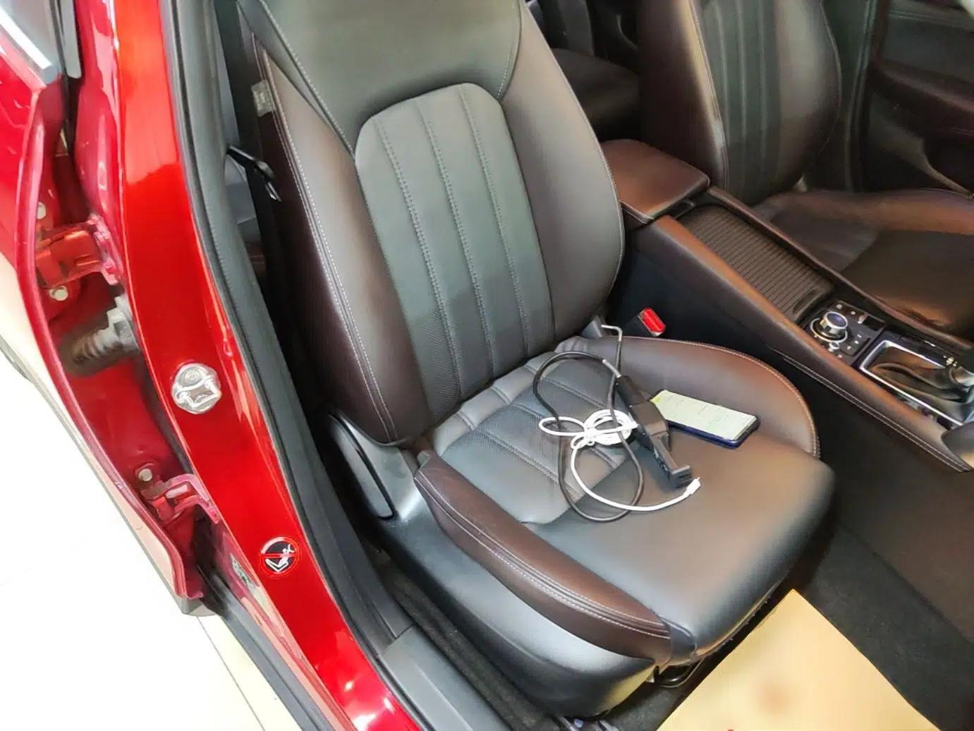 Mazda CX-4 2016 2.0L Automatic 2WD Blue Sky Luxury Edition — миниатюра 23