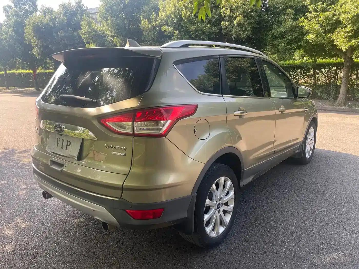 Ford Kuga 2013 2.0L GTDi AWD Premium — миниатюра 11