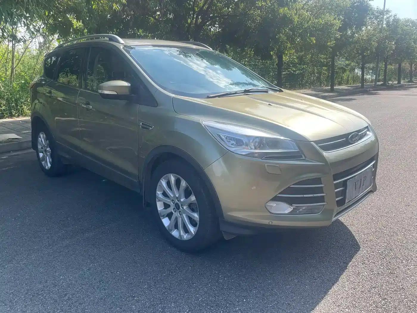 Ford Kuga 2013 2.0L GTDi AWD Premium — миниатюра 3