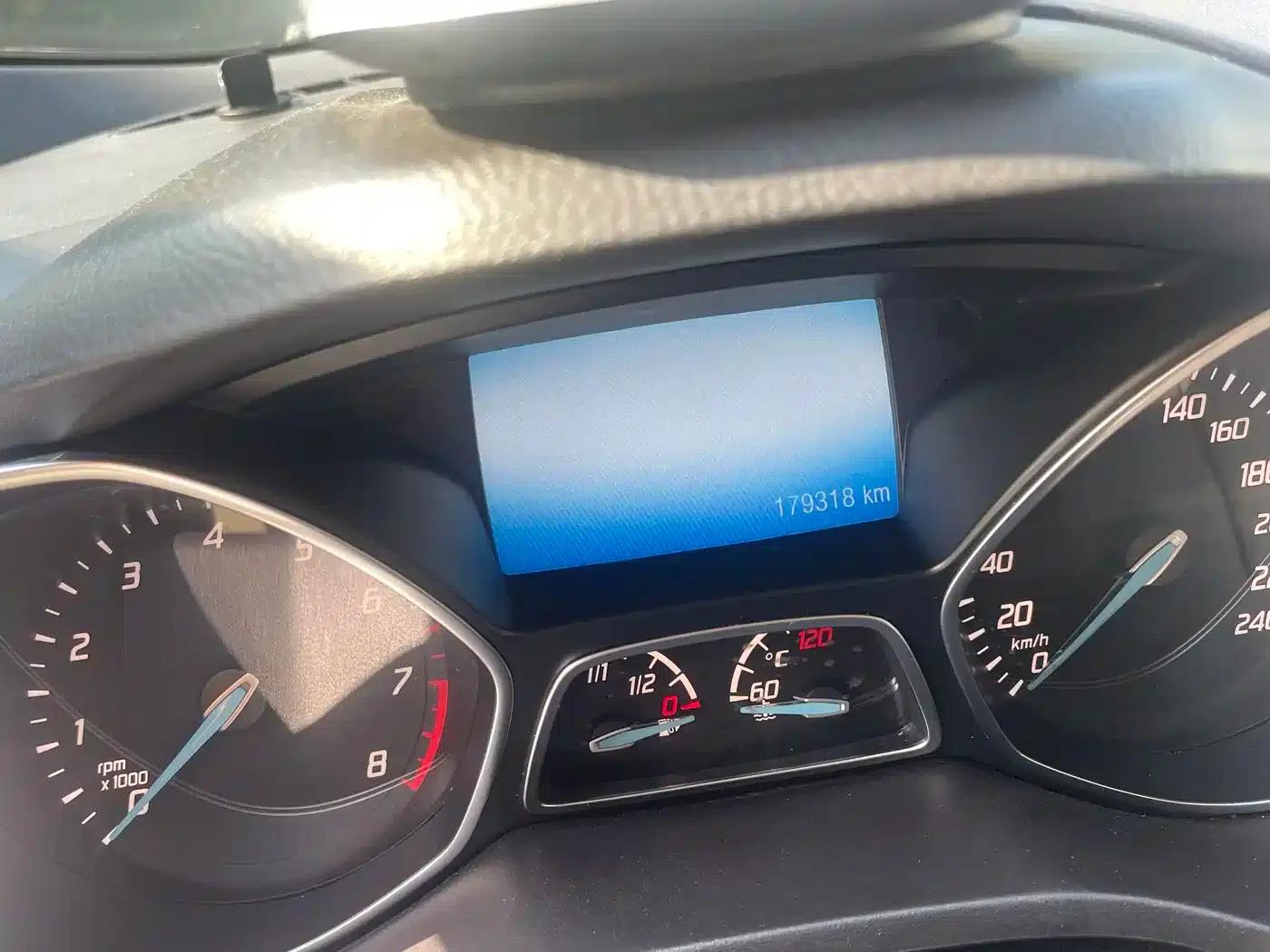 Ford Kuga 2013 2.0L GTDi AWD Premium — миниатюра 8