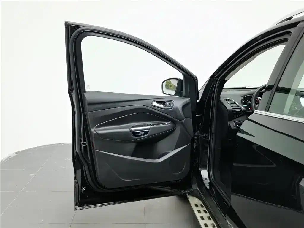 2018 Ford Kuga EcoBoost 245 AWD Luxury Edition — миниатюра 8