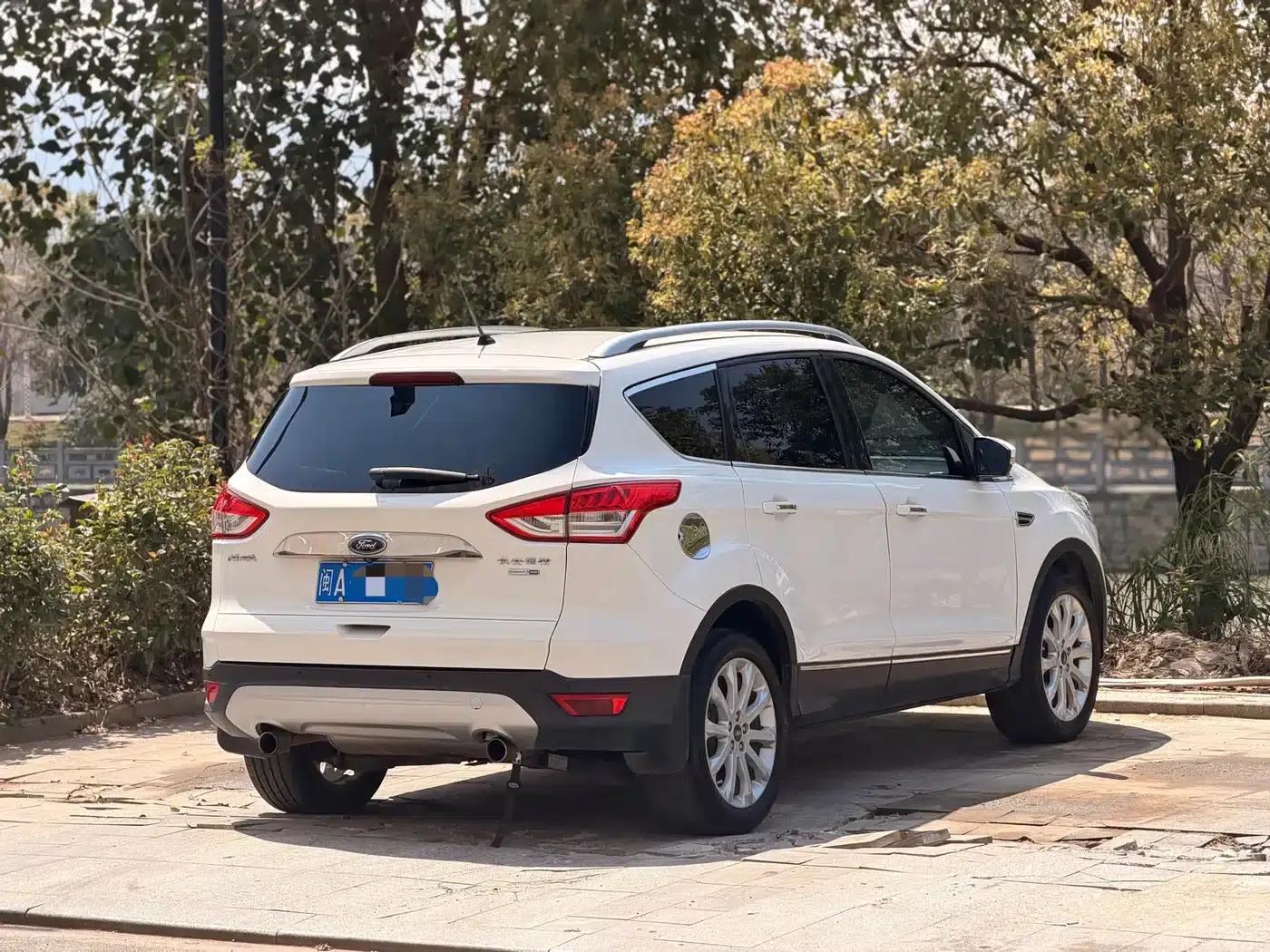 Ford Kuga 2013 1.6L GTDi AWD Elite — миниатюра 4