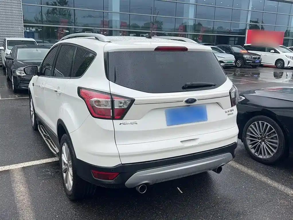 2017 Ford Kuga EcoBoost 180 2WD Luxury Edition — миниатюра 12