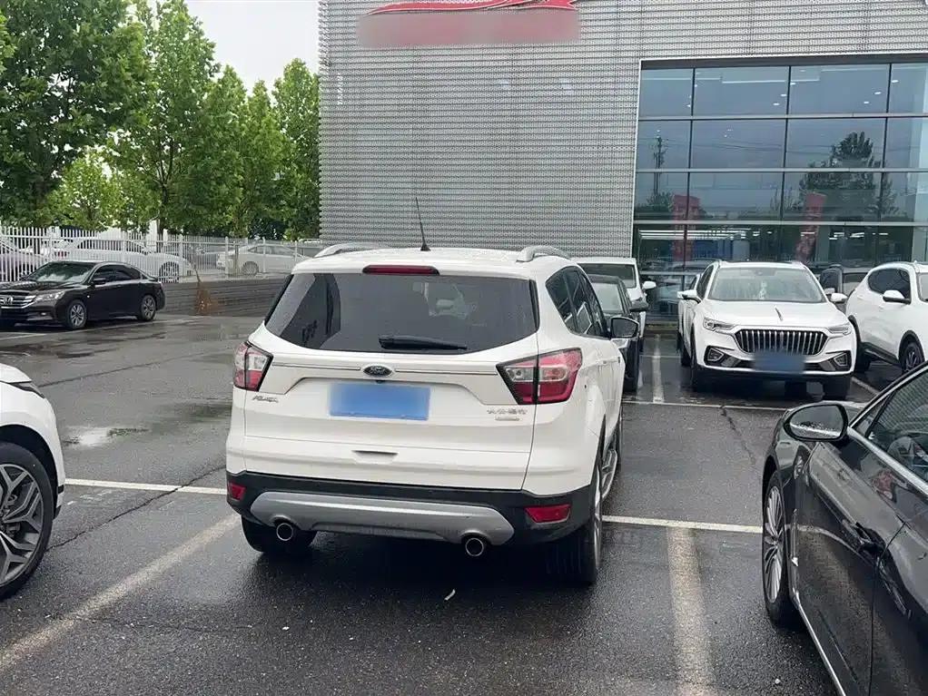 2017 Ford Kuga EcoBoost 180 2WD Luxury Edition — миниатюра 8