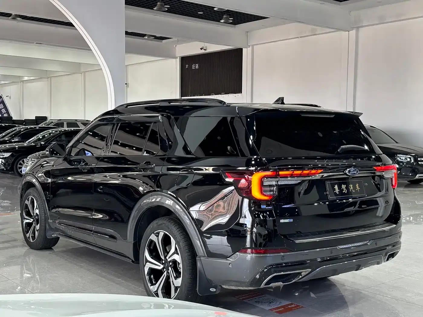 2023 Explorer EcoBoost 285 AWD ST-LINE 7-Seater — миниатюра 4