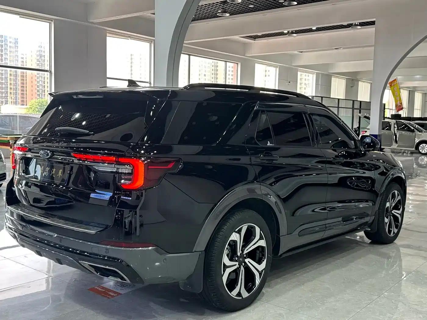 2023 Explorer EcoBoost 285 AWD ST-LINE 7-Seater — миниатюра 5