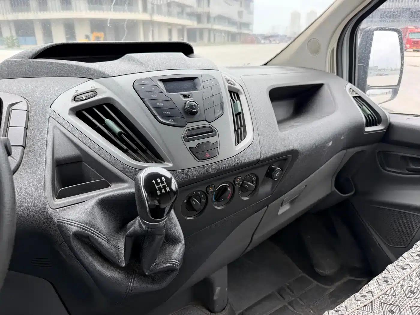 Ford Transit 2017 2.0T Gasoline Van, Short Wheelbase, Low Roof, National V Emission Standard — миниатюра 11