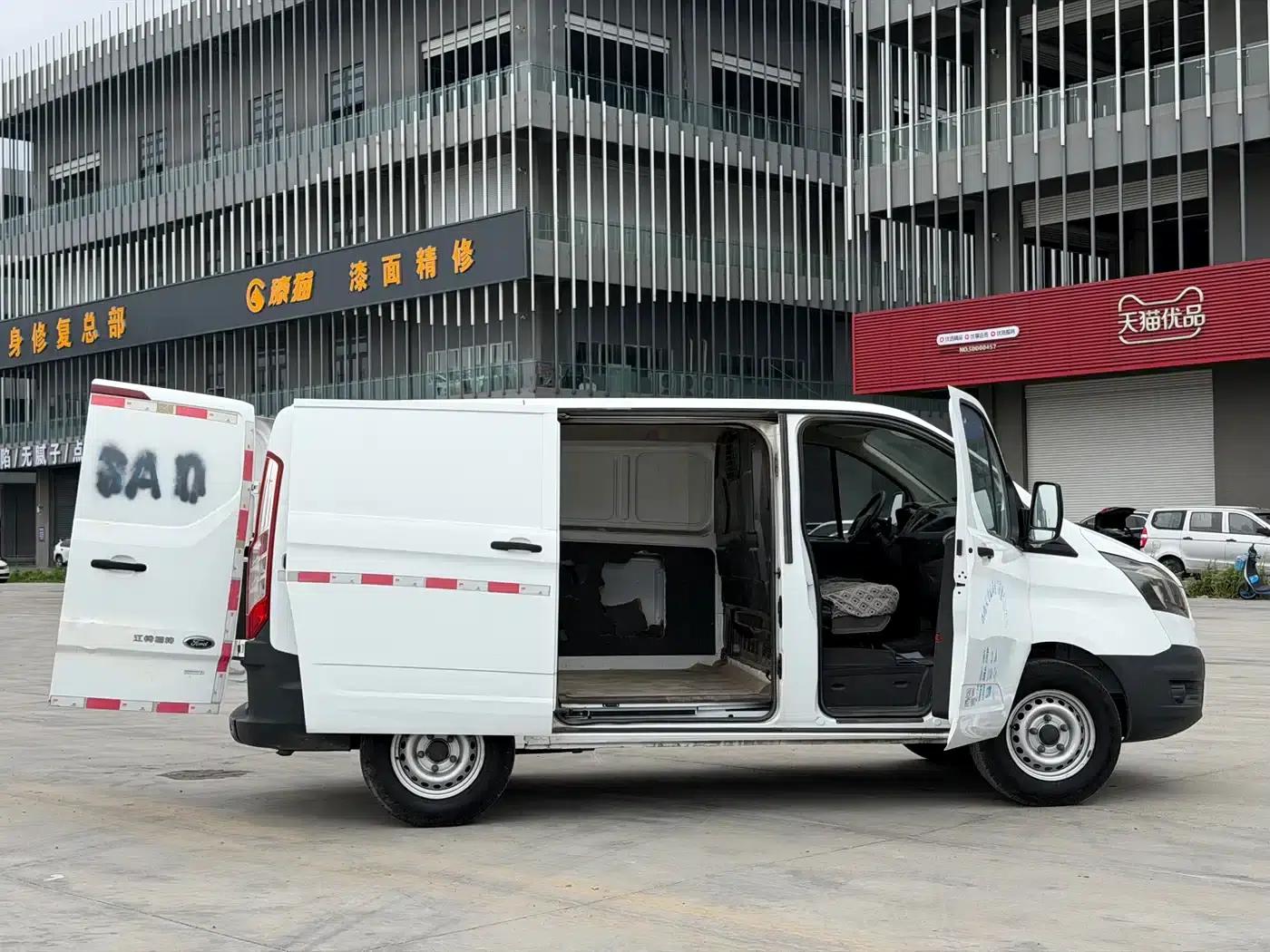 Ford Transit 2017 2.0T Gasoline Van, Short Wheelbase, Low Roof, National V Emission Standard — миниатюра 14