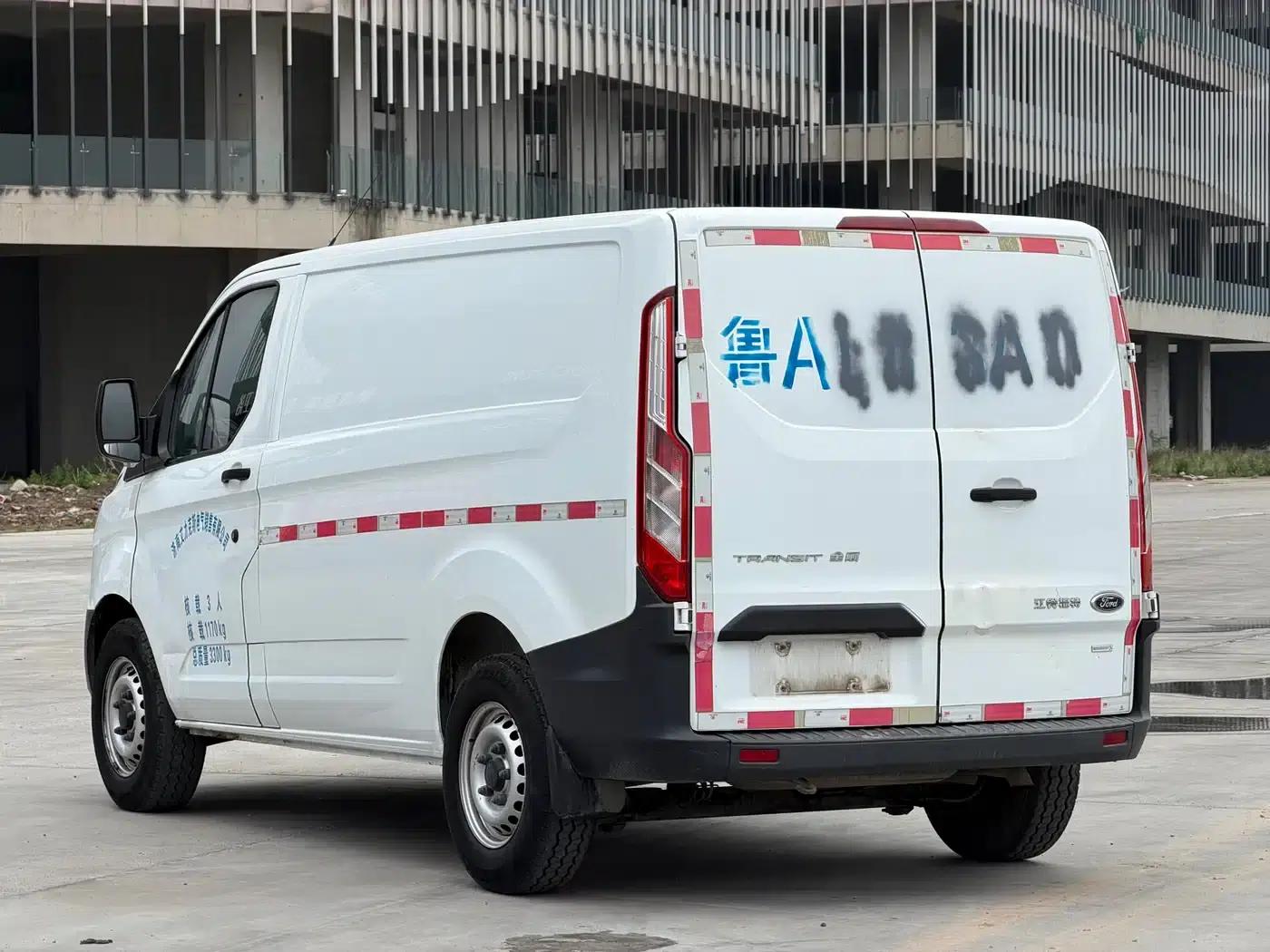 Ford Transit 2017 2.0T Gasoline Van, Short Wheelbase, Low Roof, National V Emission Standard — миниатюра 16