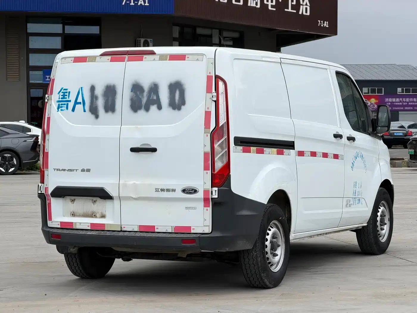Ford Transit 2017 2.0T Gasoline Van, Short Wheelbase, Low Roof, National V Emission Standard — миниатюра 18