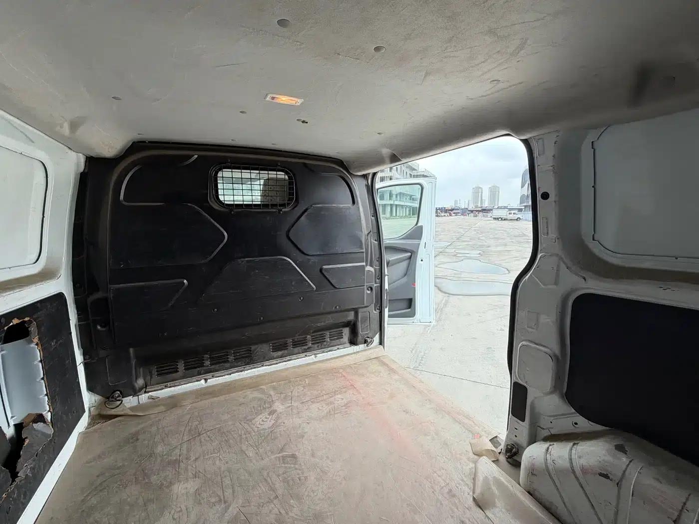 Ford Transit 2017 2.0T Gasoline Van, Short Wheelbase, Low Roof, National V Emission Standard — миниатюра 9