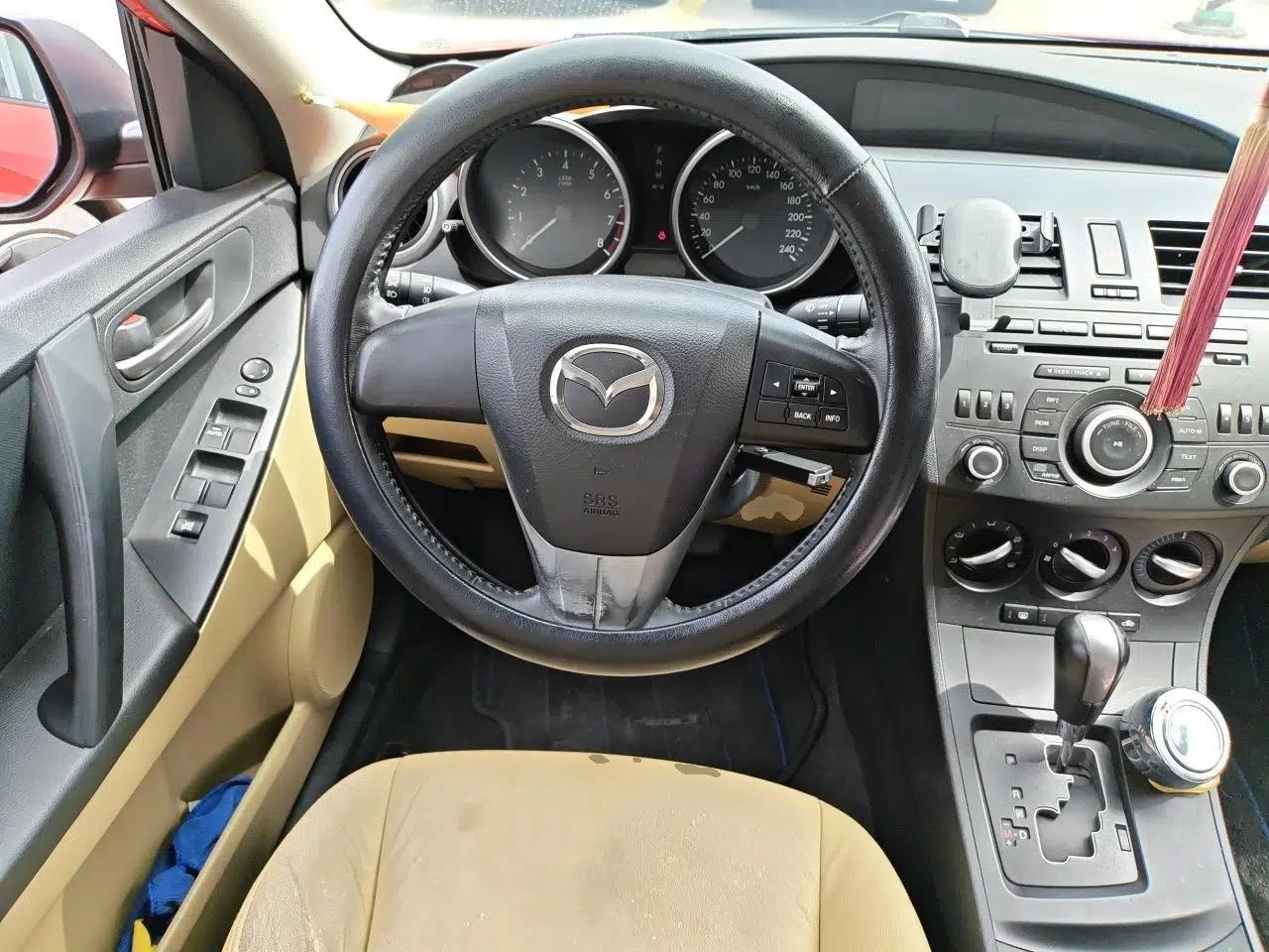 Mazda 3 2011 Sedan 1.6L Automatic Elite Model — миниатюра 11