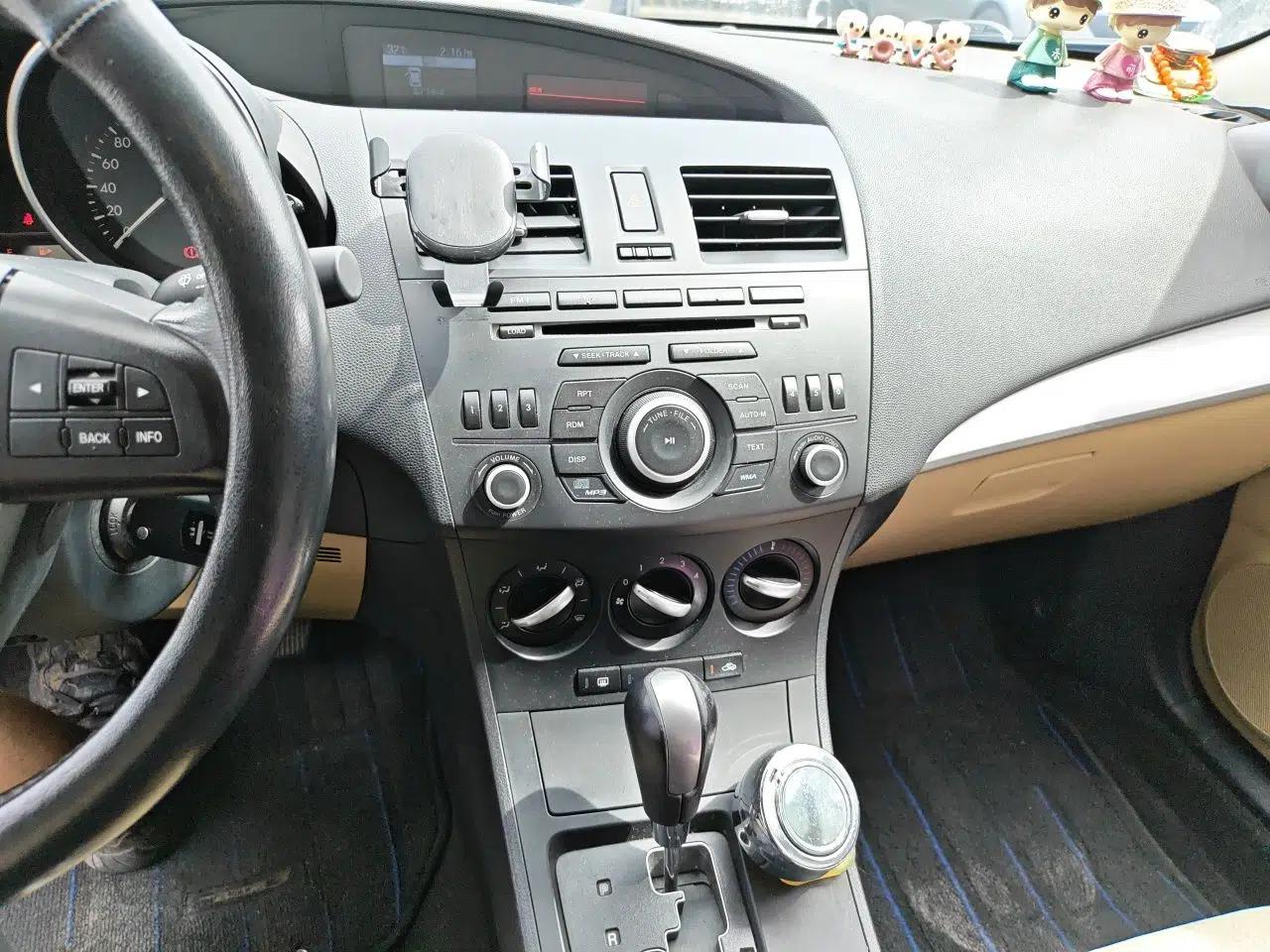Mazda 3 2011 Sedan 1.6L Automatic Elite Model — миниатюра 14