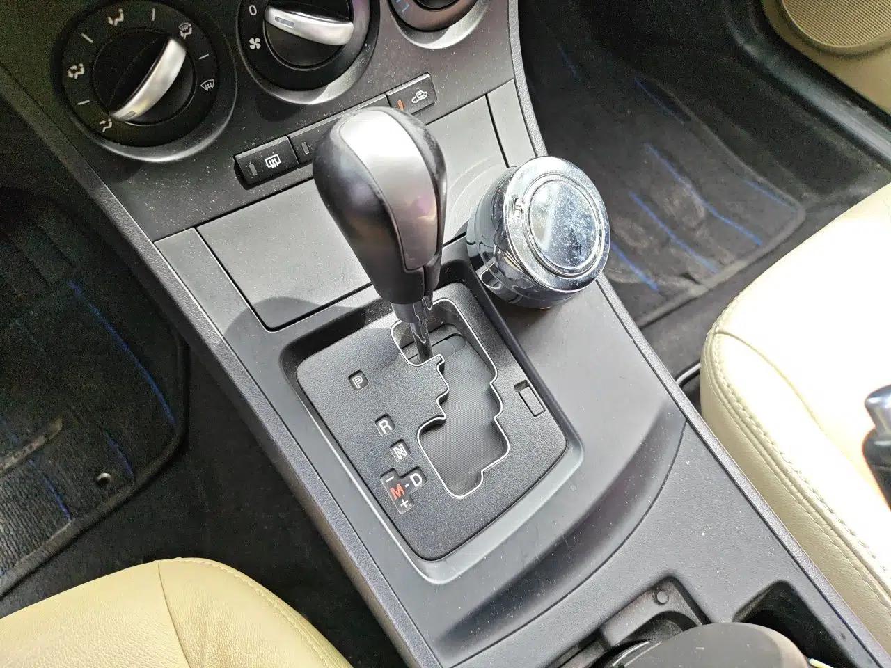 Mazda 3 2011 Sedan 1.6L Automatic Elite Model — миниатюра 15