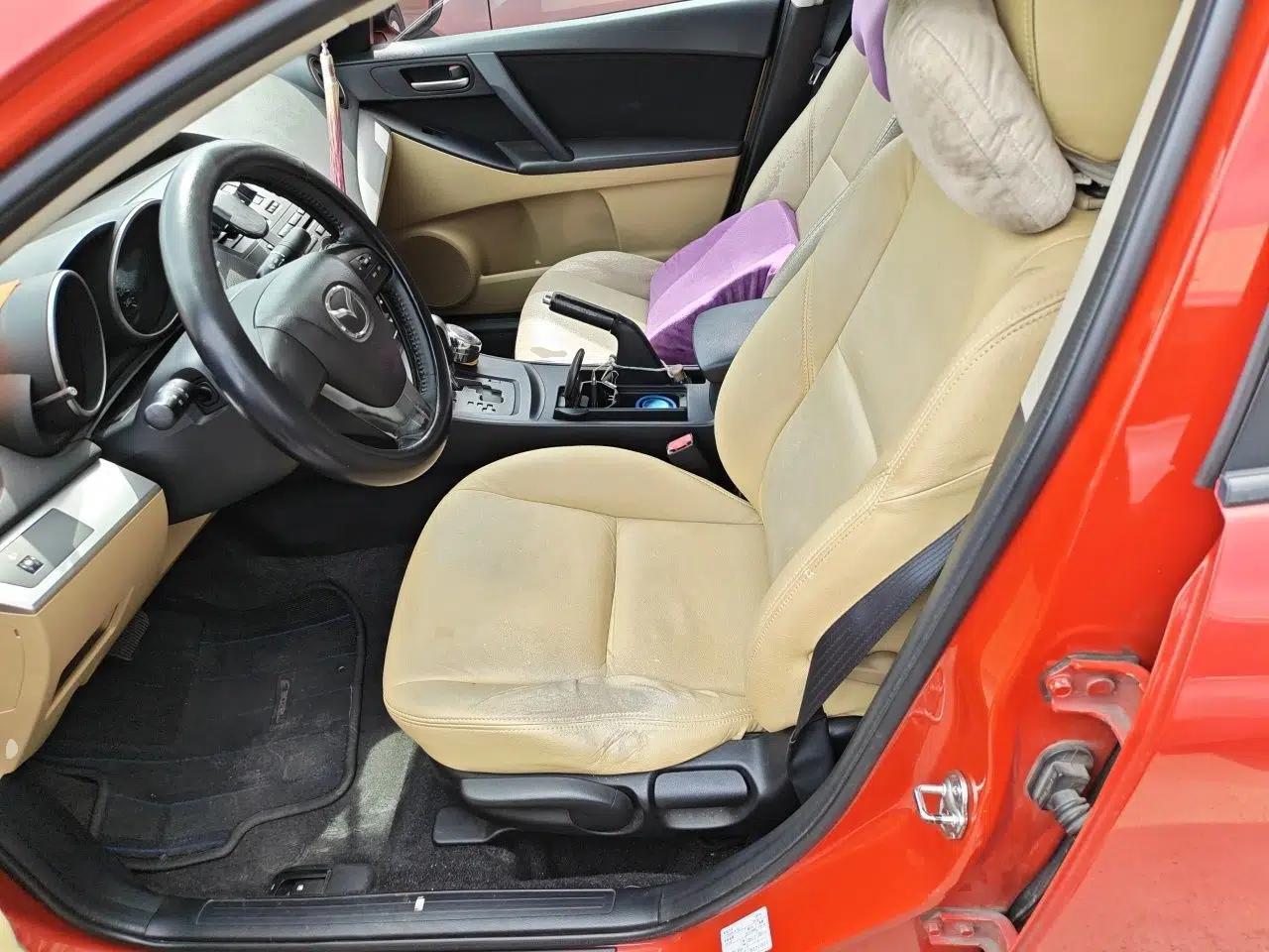 Mazda 3 2011 Sedan 1.6L Automatic Elite Model — миниатюра 16