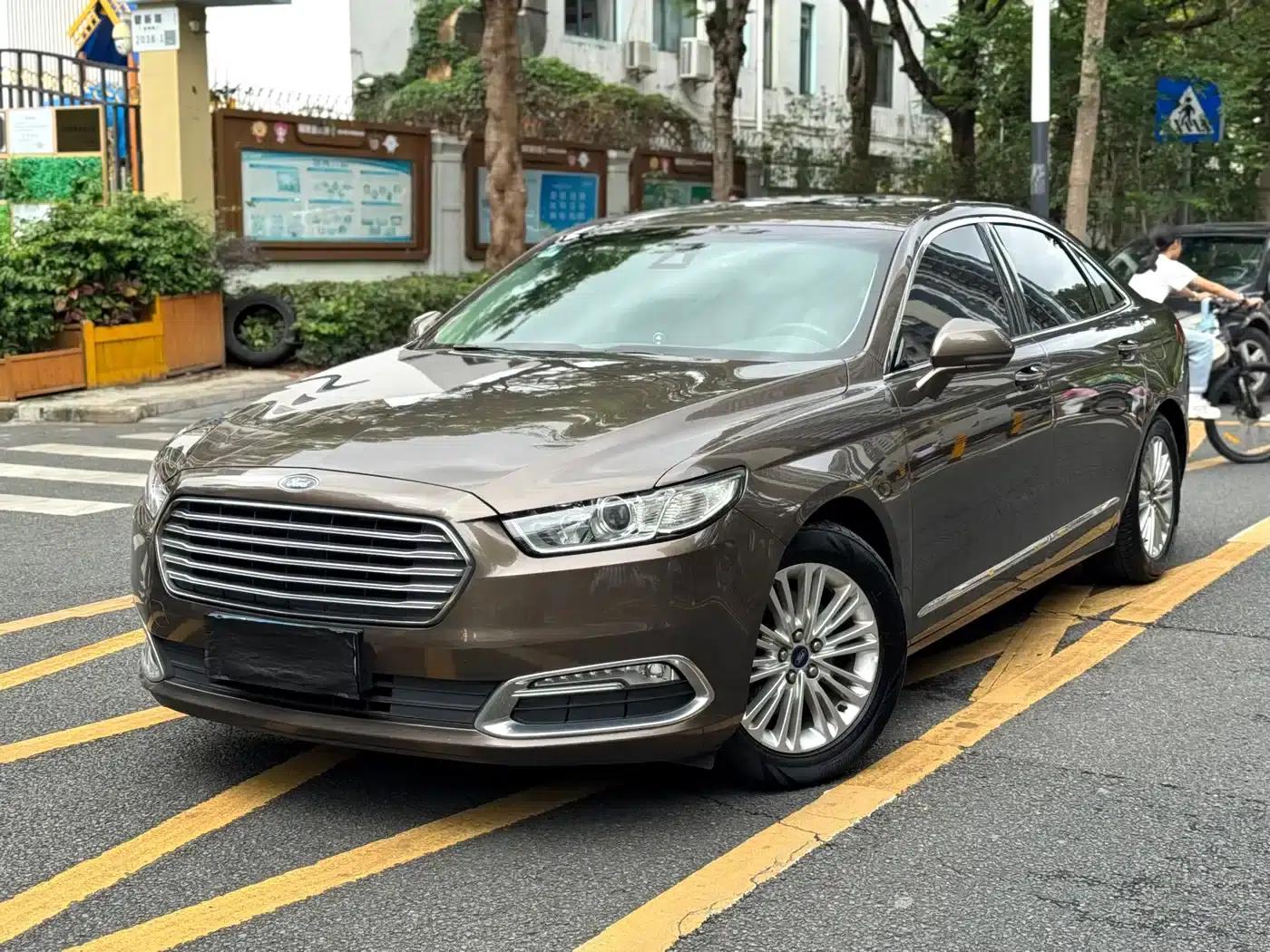 2015 Taurus EcoBoost 245 Fashion Edition — миниатюра 1