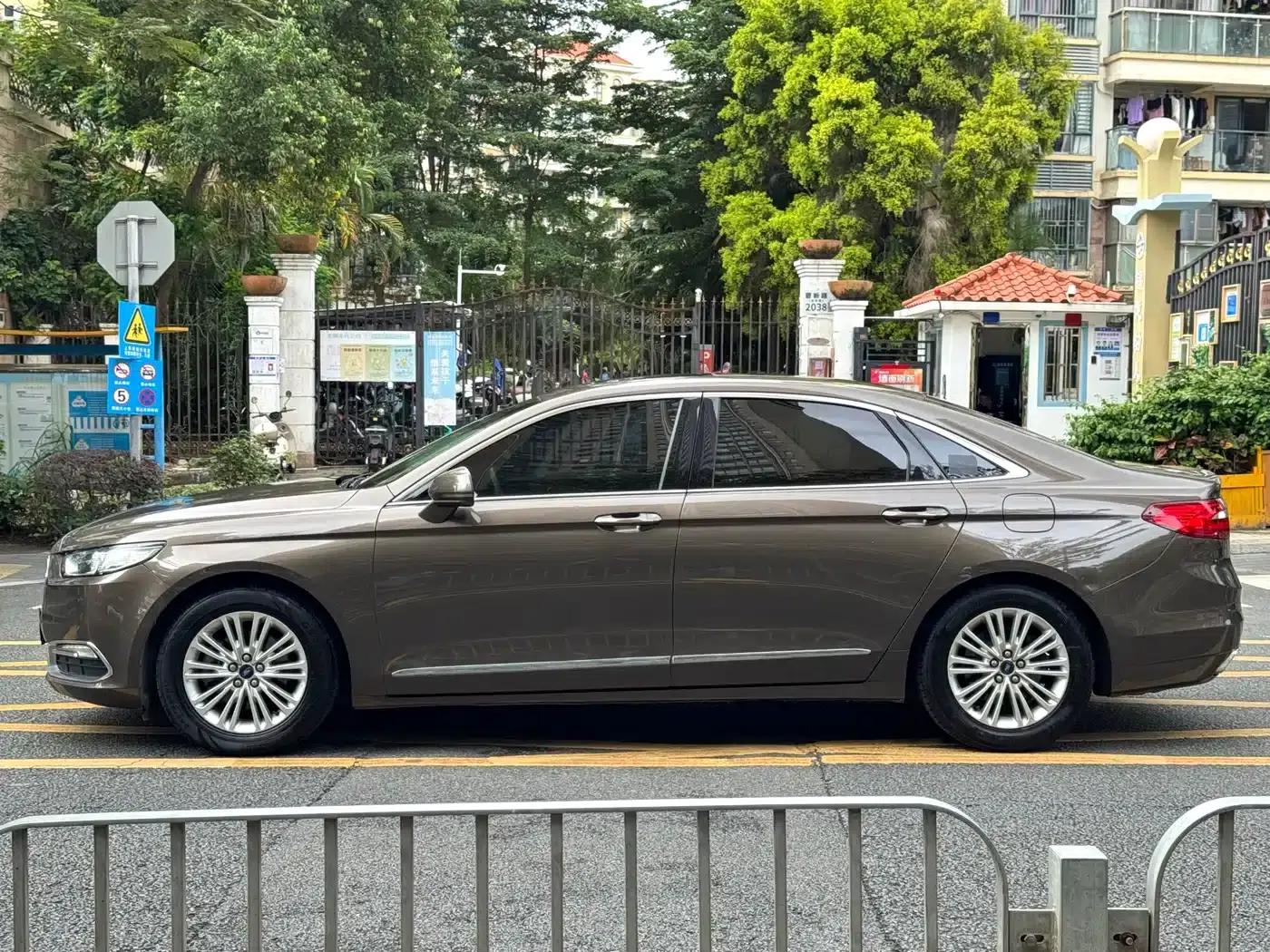 2015 Taurus EcoBoost 245 Fashion Edition — миниатюра 16