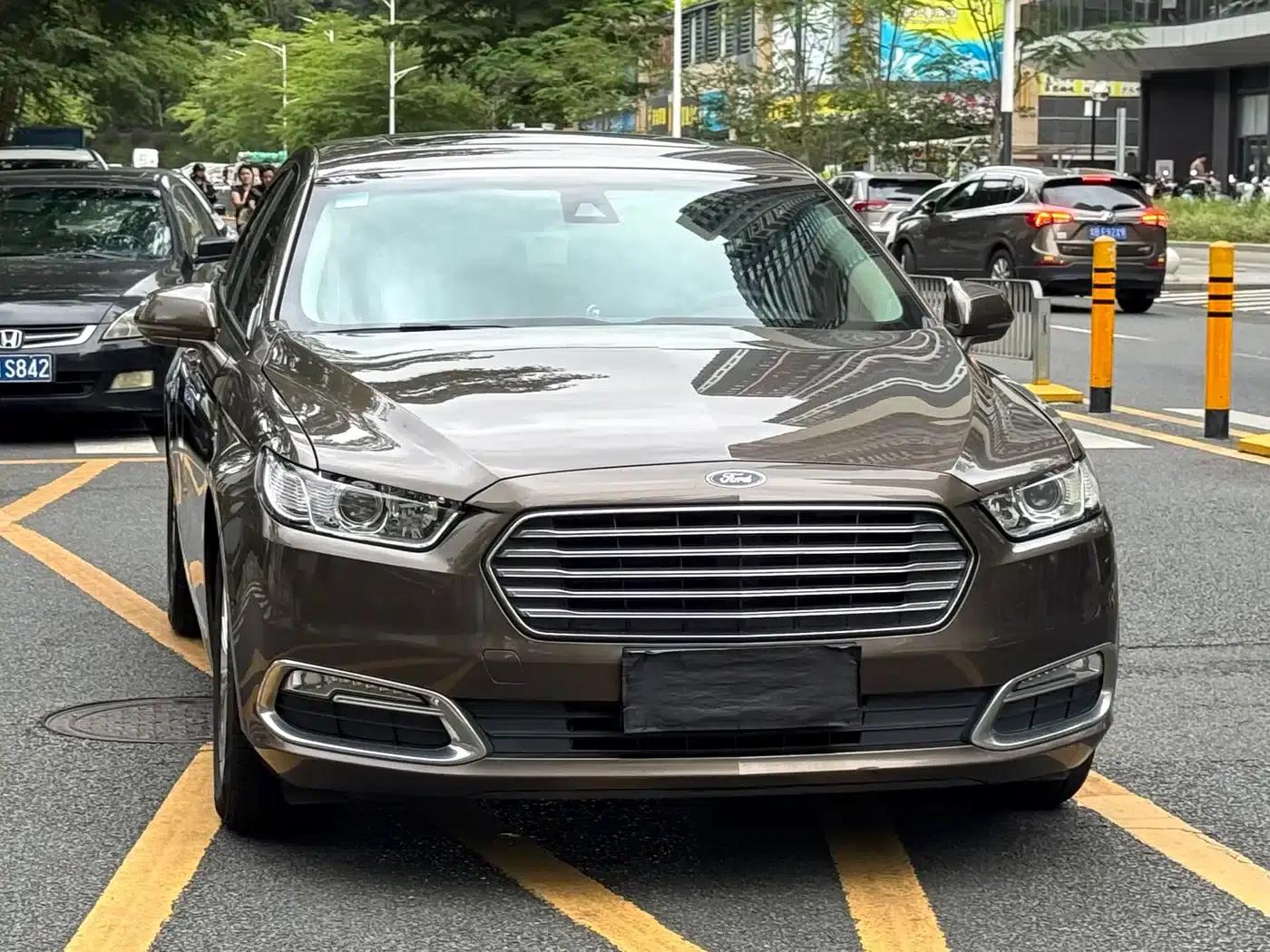 2015 Taurus EcoBoost 245 Fashion Edition — миниатюра 3