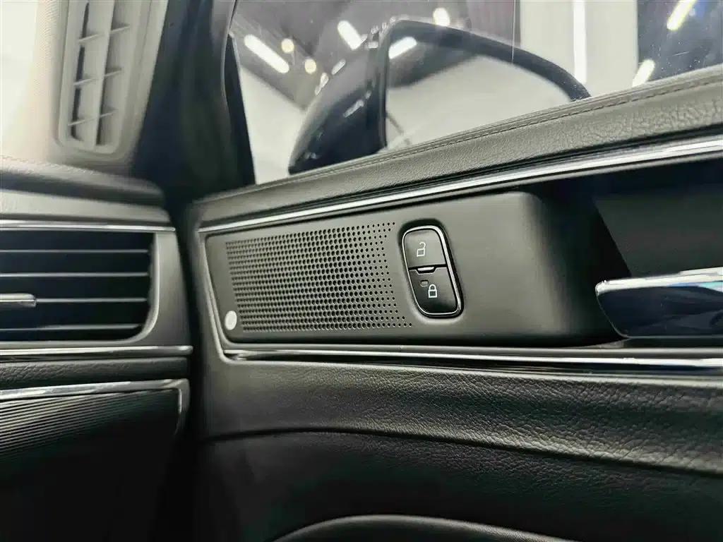 2019 Taurus EcoBoost 245 Premium Edition — миниатюра 33