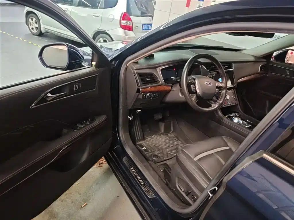 2017 Taurus EcoBoost 245 Flagship — миниатюра 16