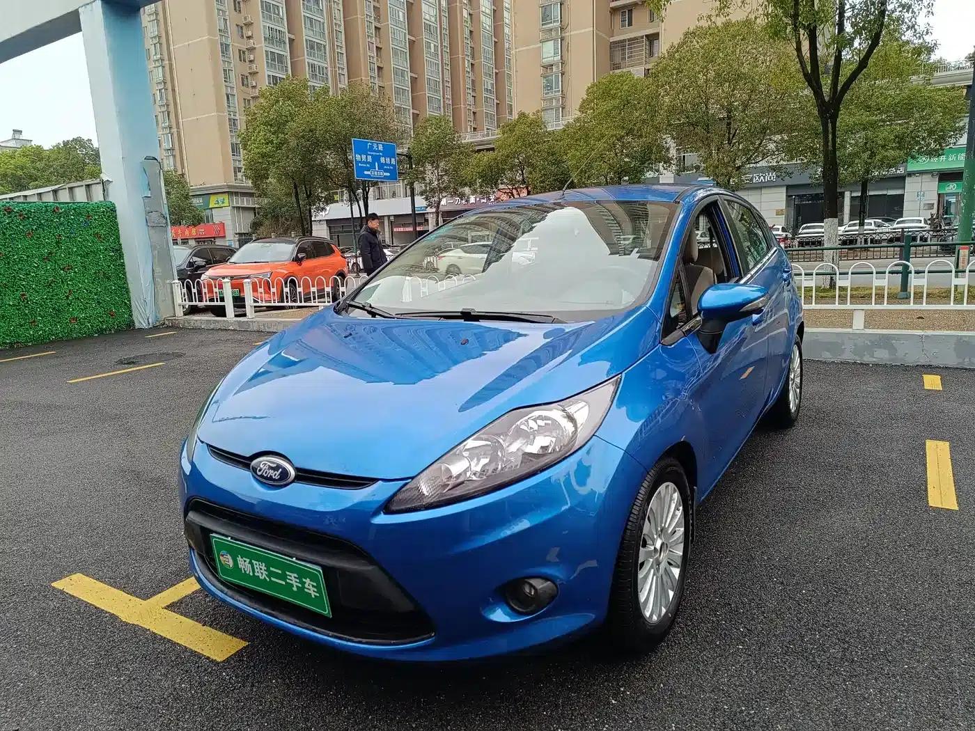 2012 Ford Fiesta Hatchback 1.5L Automatic Dynamic Limited Edition — миниатюра 1