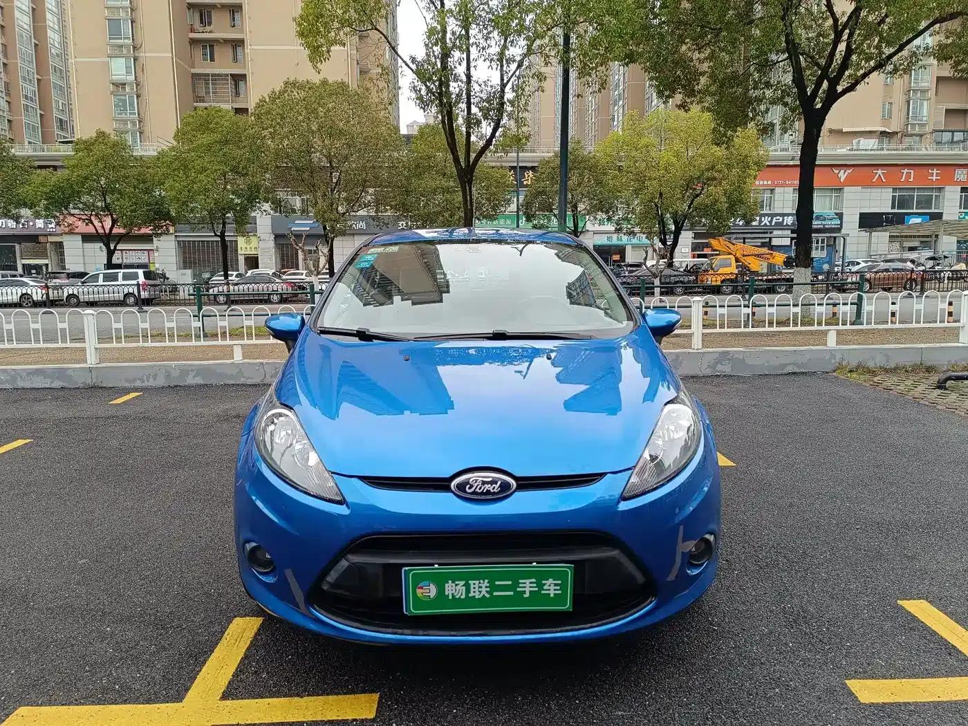 2012 Ford Fiesta Hatchback 1.5L Automatic Dynamic Limited Edition — миниатюра 2