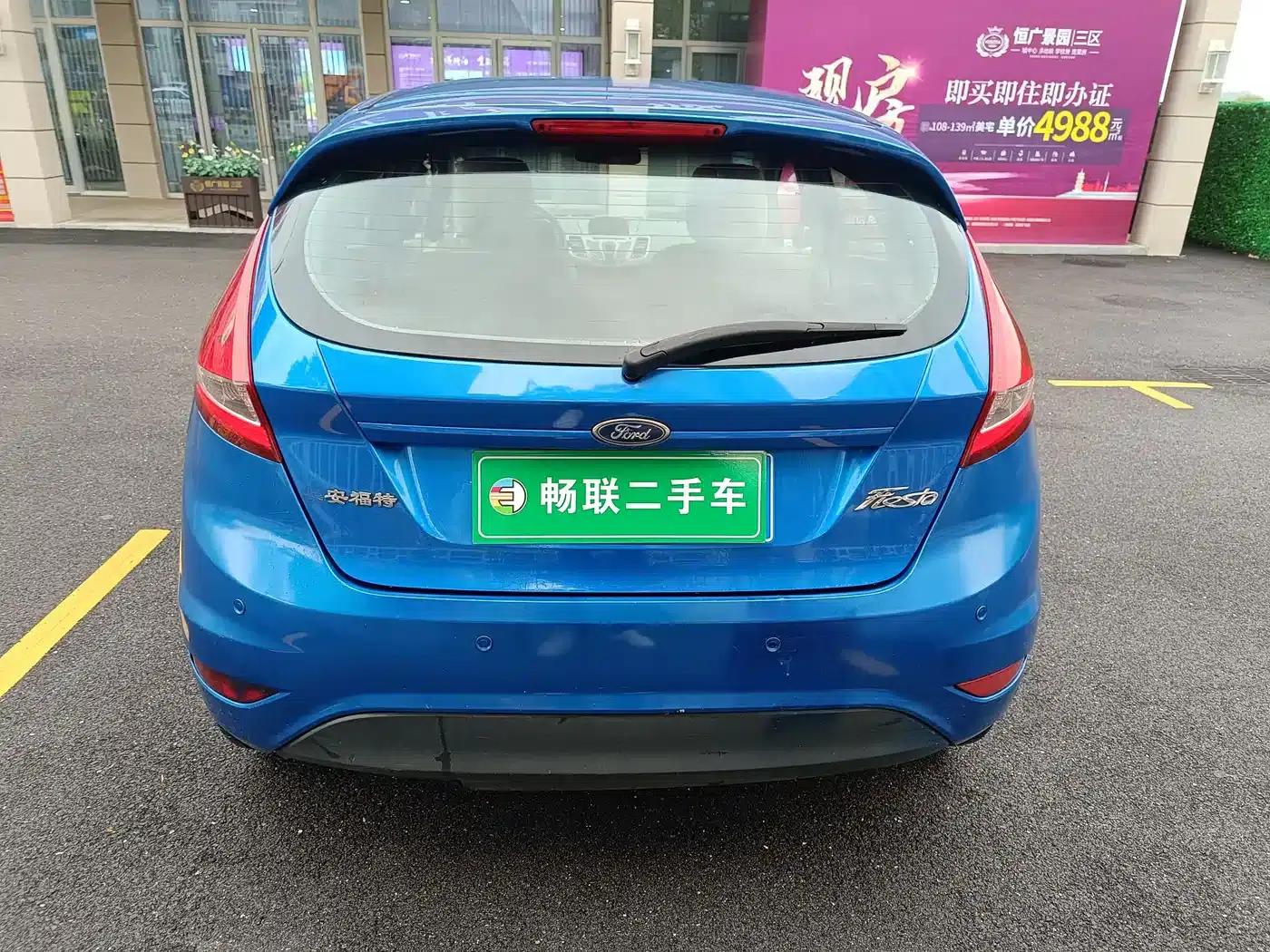 2012 Ford Fiesta Hatchback 1.5L Automatic Dynamic Limited Edition — миниатюра 4