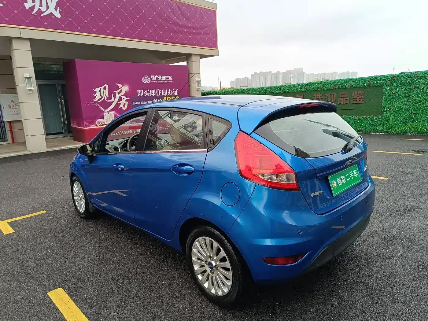 2012 Ford Fiesta Hatchback 1.5L Automatic Dynamic Limited Edition — миниатюра 5