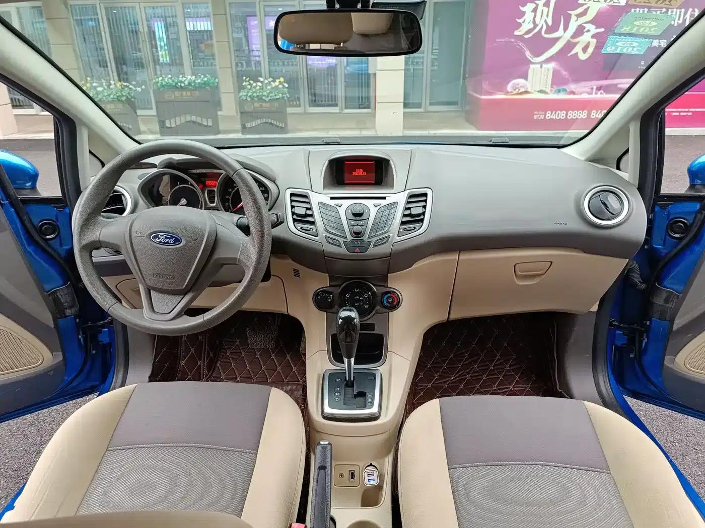 2012 Ford Fiesta Hatchback 1.5L Automatic Dynamic Limited Edition — миниатюра 6