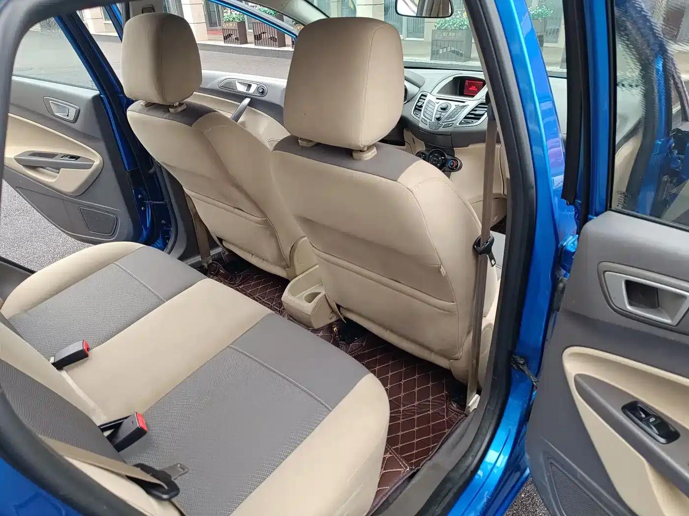 2012 Ford Fiesta Hatchback 1.5L Automatic Dynamic Limited Edition — миниатюра 7