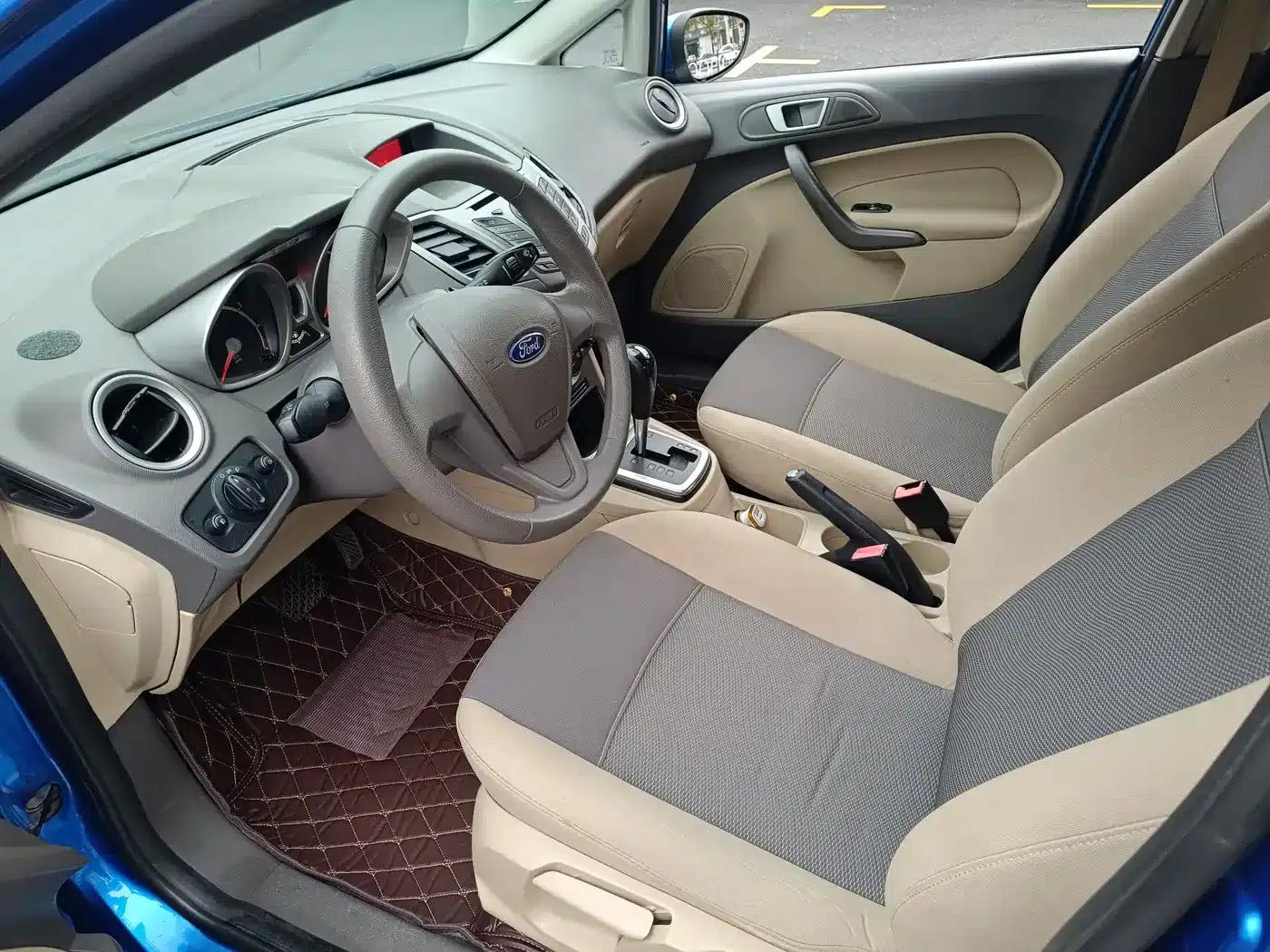 2012 Ford Fiesta Hatchback 1.5L Automatic Dynamic Limited Edition — миниатюра 10