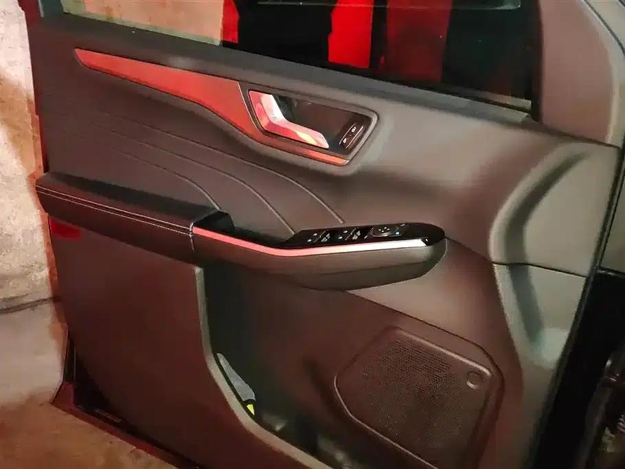Escape 2020 EcoBoost 245 AWD Premium Edition — миниатюра 7