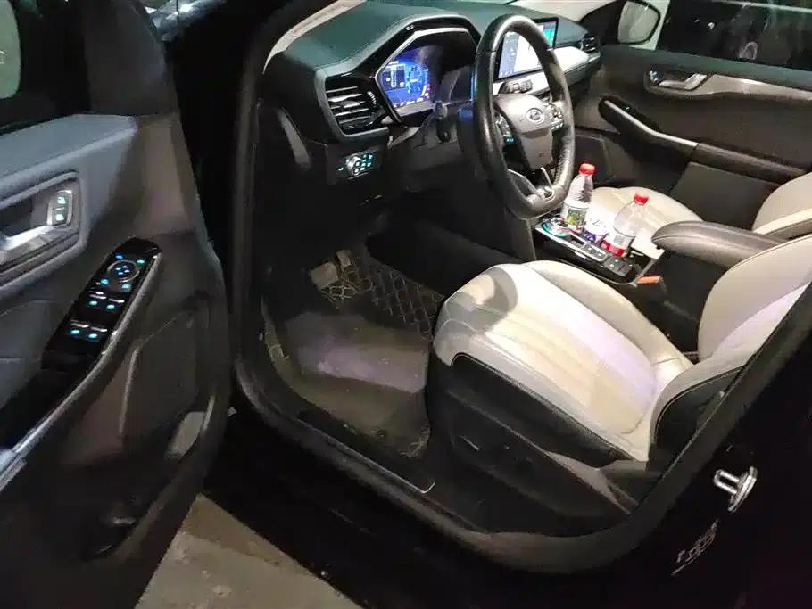 Escape 2020 EcoBoost 245 AWD Premium Edition — миниатюра 9