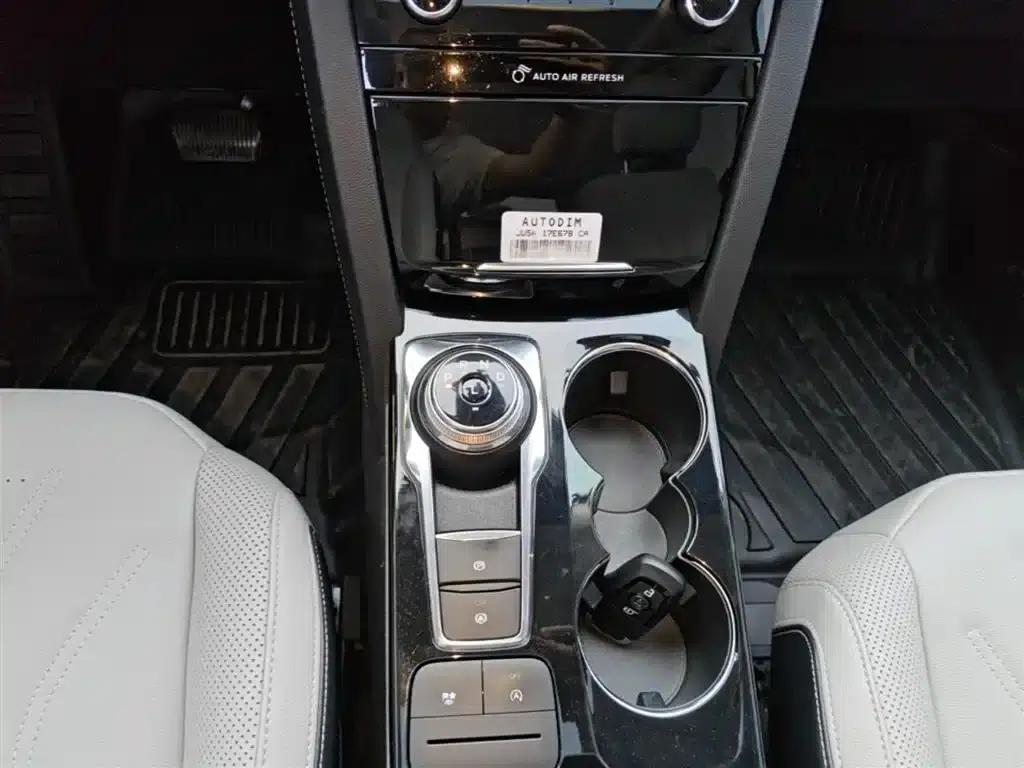 Escape 2020 EcoBoost 245 AWD Premium Edition — миниатюра 10
