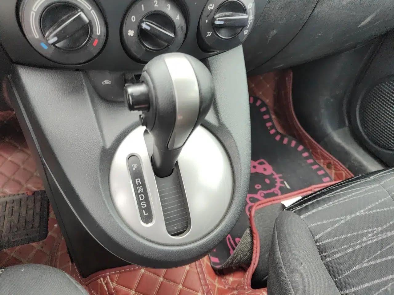 Mazda 2 2011 XuanDong 1.5L Automatic Value Edition — миниатюра 15