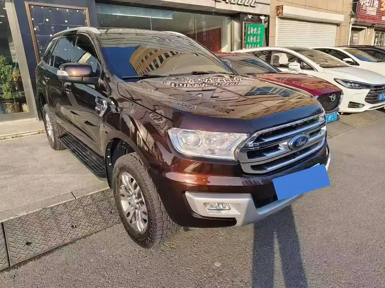 2017 Ford Everest 2.0T Gasoline Automatic 4WD Luxury 7-Seater — миниатюра 3