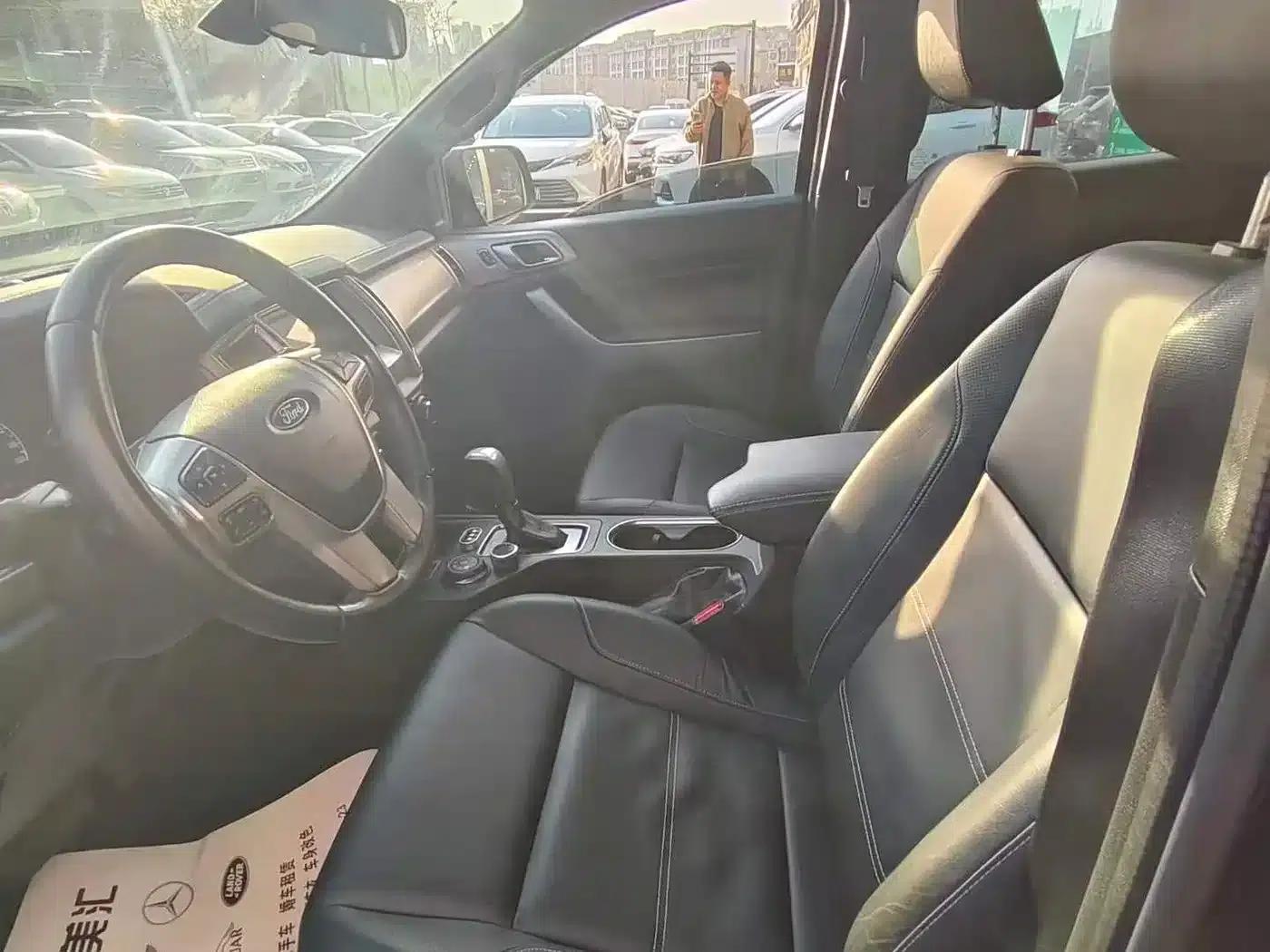 2017 Ford Everest 2.0T Gasoline Automatic 4WD Luxury 7-Seater — миниатюра 4