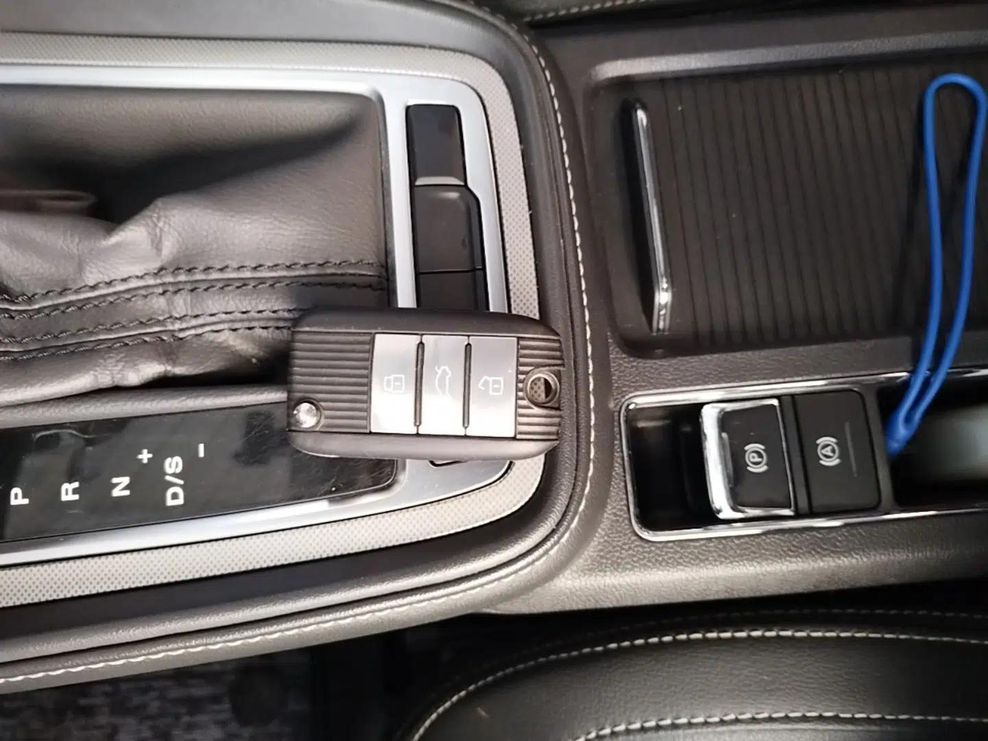 MG 6 2017 20T Automatic Luxury Smart Connect Version China V Standard — миниатюра 12