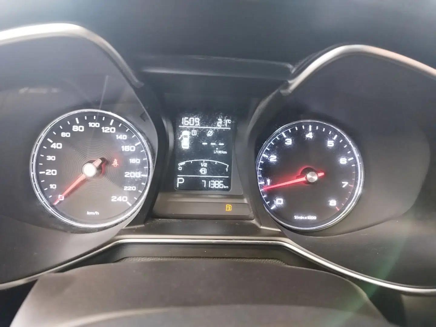 MG 6 2017 20T Automatic Luxury Smart Connect Version China V Standard — миниатюра 15