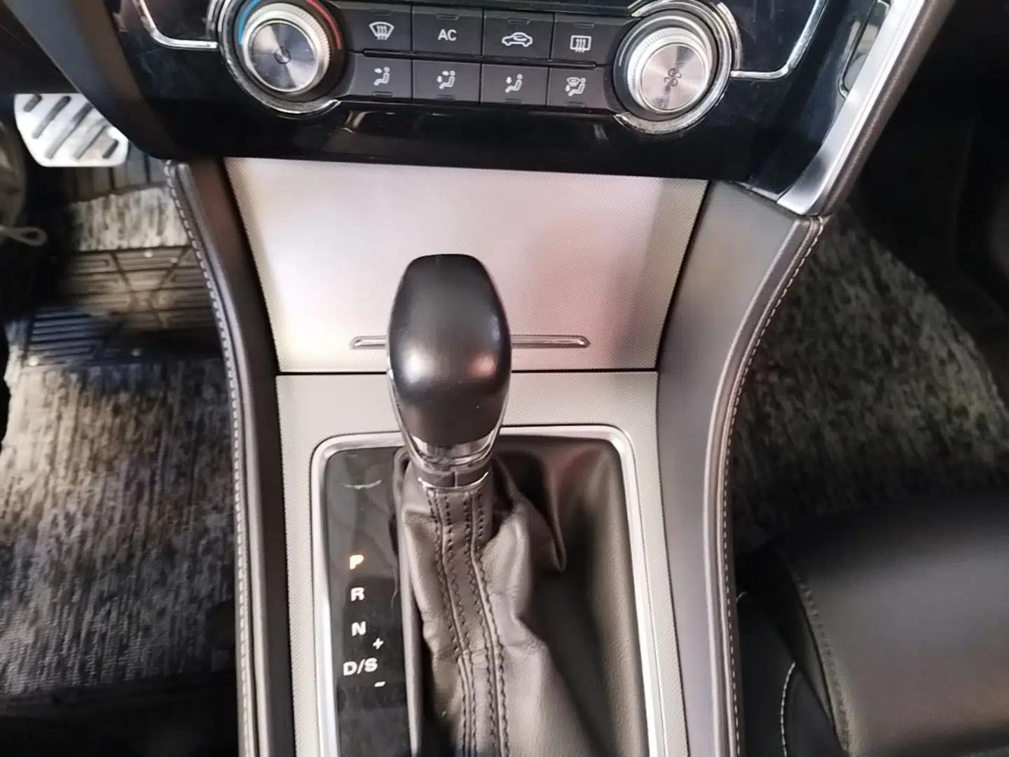 MG 6 2017 20T Automatic Luxury Smart Connect Version China V Standard — миниатюра 17