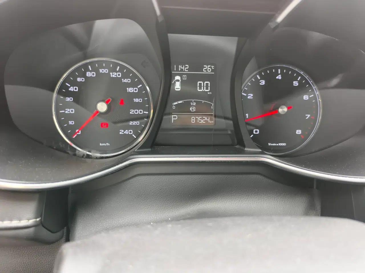 MG 6 2017 20T Automatic Luxury Smart Connect Version China V Standard — миниатюра 11