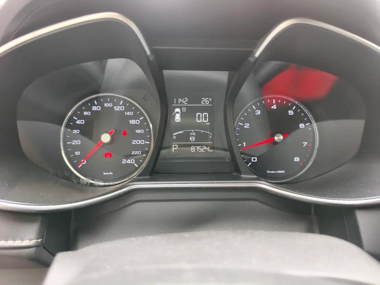 MG 6 2017 20T Automatic Luxury Smart Connect Version China V Standard — миниатюра 10