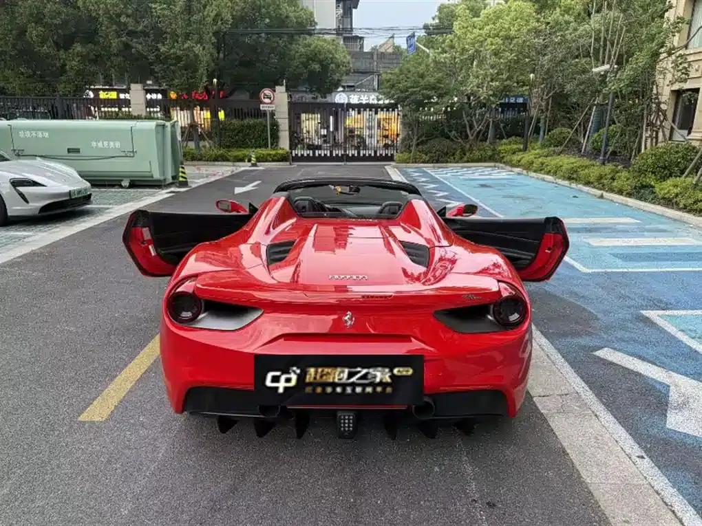 2015 Ferrari 488 Spider — миниатюра 3