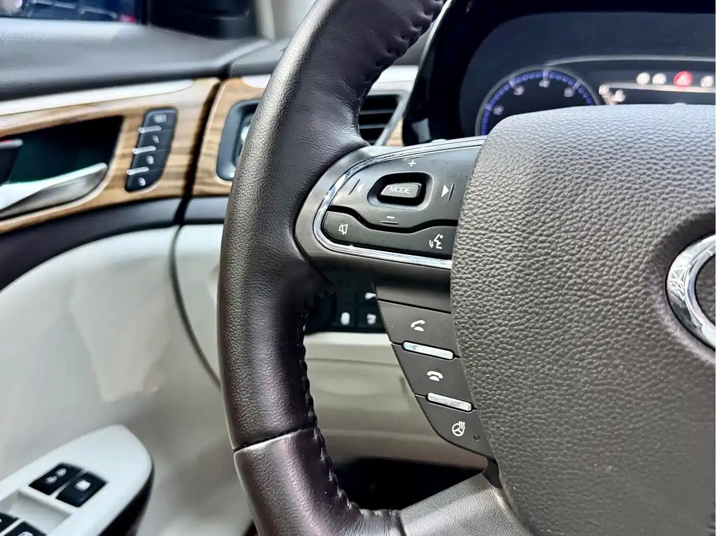 Trumpchi GS8 2017 320T 2WD Luxury Intelligent Connected Edition (7-seater) — миниатюра 2
